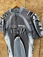 Brunex Swiss Pro Team Cycling Jersey Men's Size L Grey Short Sleeve