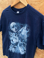 Vintage Y2K navy blue howling wolf moonlight souvenir t-shirt size L by Gildan