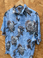 Vintage 90s light blue brown desert island scene tropical hibiscus palm tree Hawaiian rayon shirt si