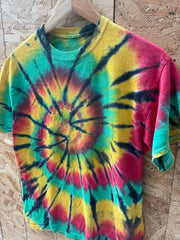 Tie Dye T-Shirt Red Green Yellow Black Spiral Multicolor Shirt Size Medium