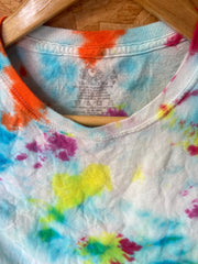 Vintage Y2K tie dye blue pink yellow pattern trippy psychedelic rave wavy t-shirt size small