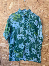 Vintage 90s green floral abstract pattern ugly rayon eccentric Hawaiian style party shirt size M