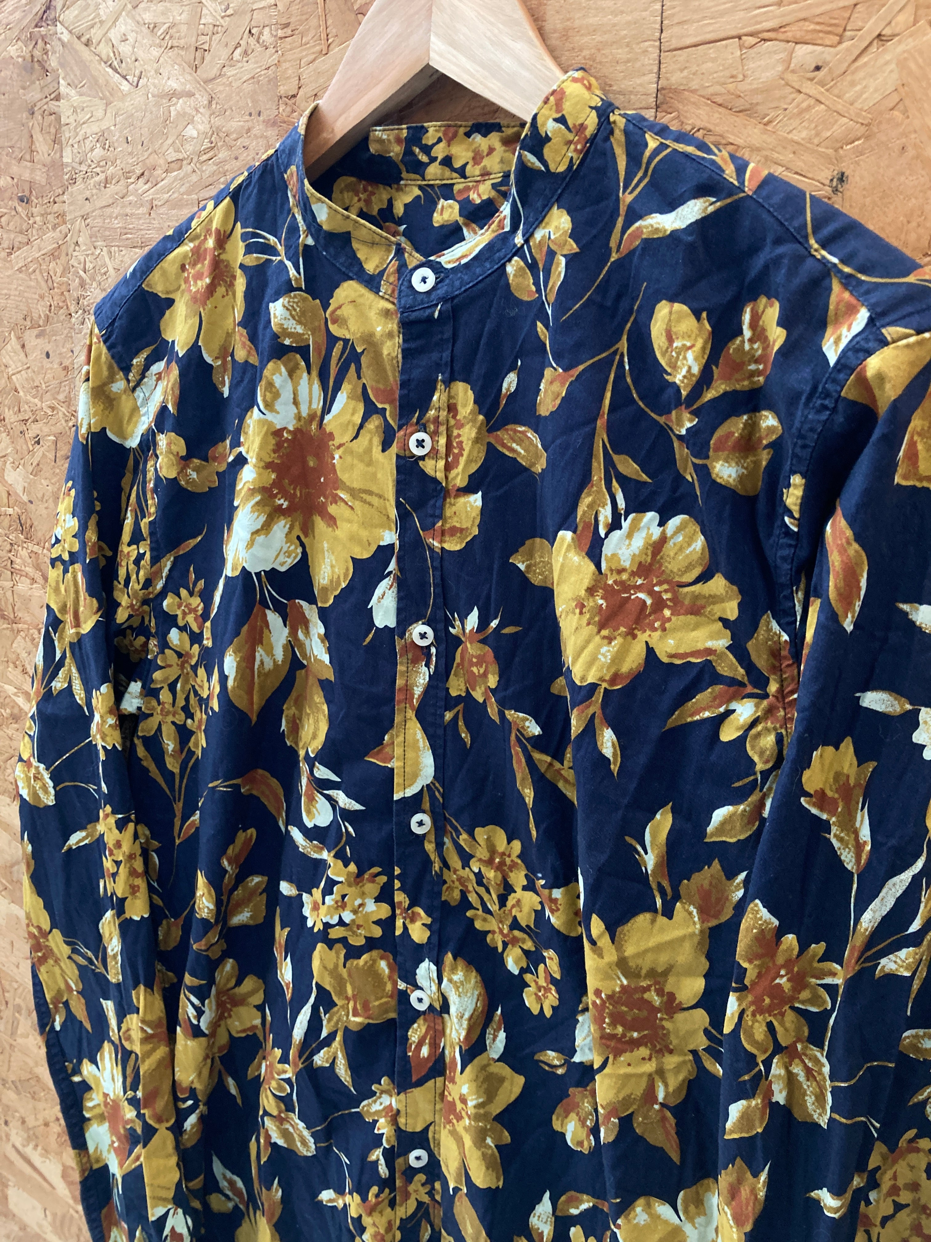 Vintage Y2K navy mustard floral pattern long sleeve mao collar shirt size medium