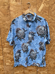 Vintage 90s light blue brown desert island scene tropical hibiscus palm tree Hawaiian rayon shirt si