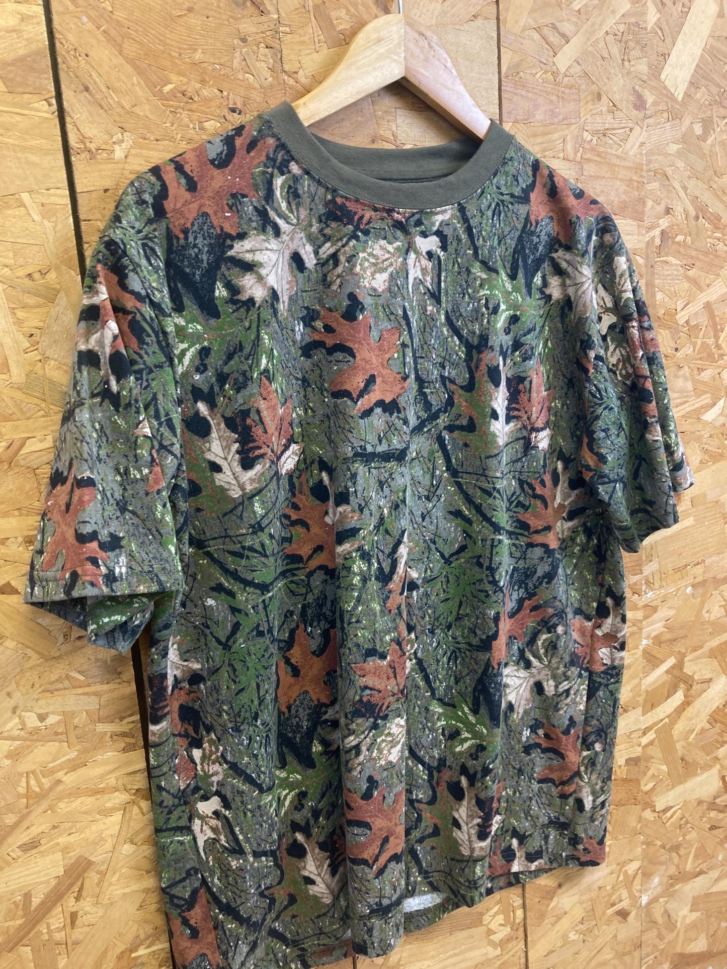 Vintage Y2K Crane duck hunting camo real tree mossy oak style realistic print outback USA olive gree