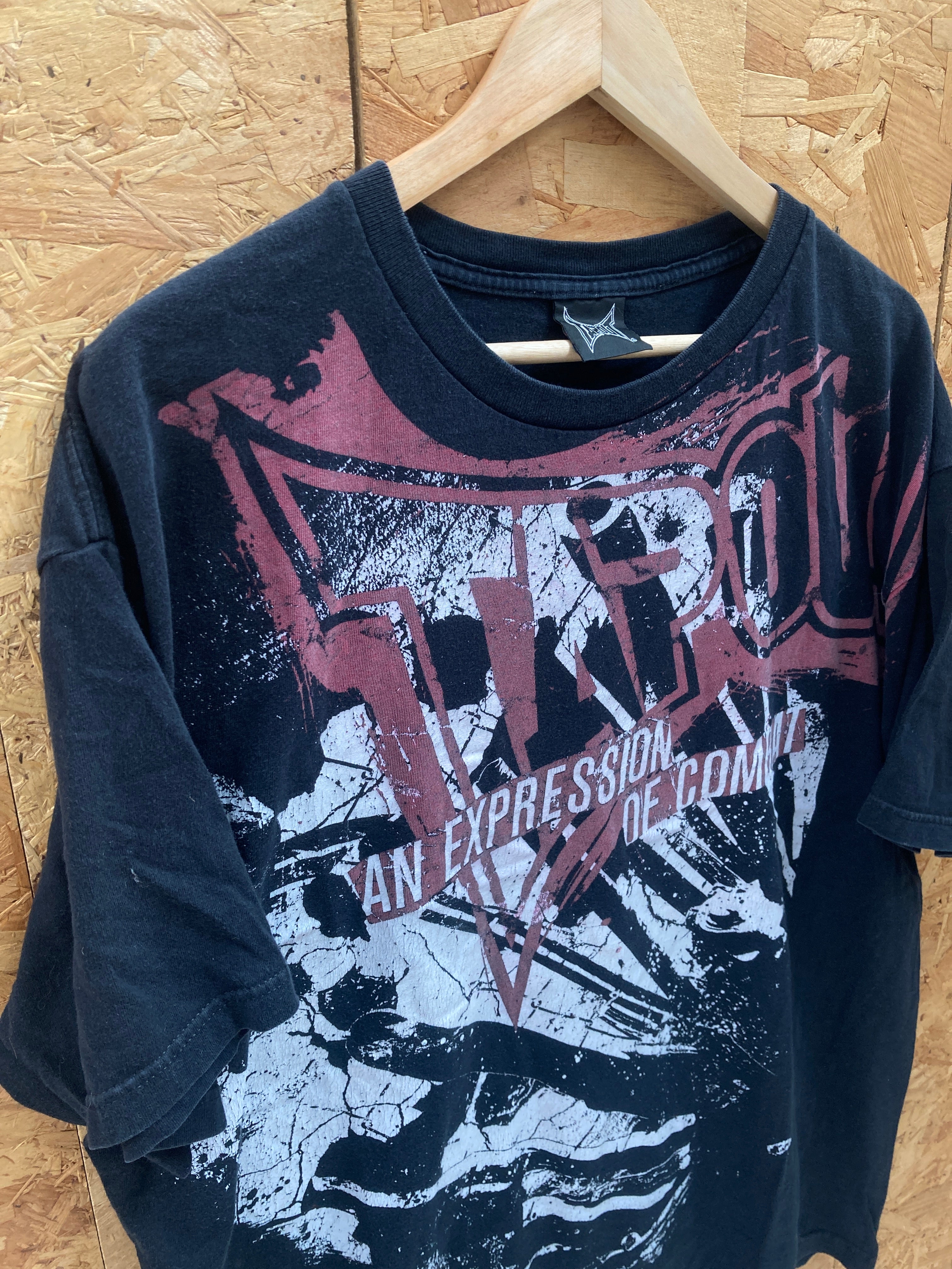 Vintage Y2K Tapout Expression of combat red & white print black t-shirt size XL