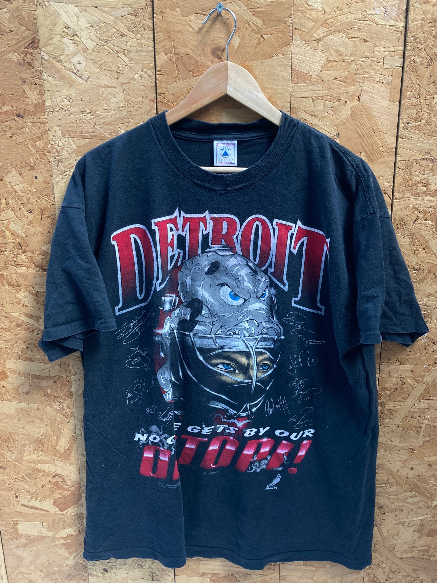 Vintage 90s Detroit Red Wings black single stitch souvenir t-shirt size XL