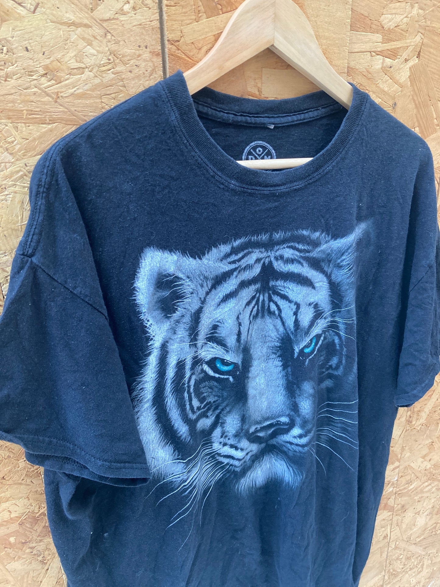 Vintage Y2K black & white tiger face print t-shirt size XL by DOM