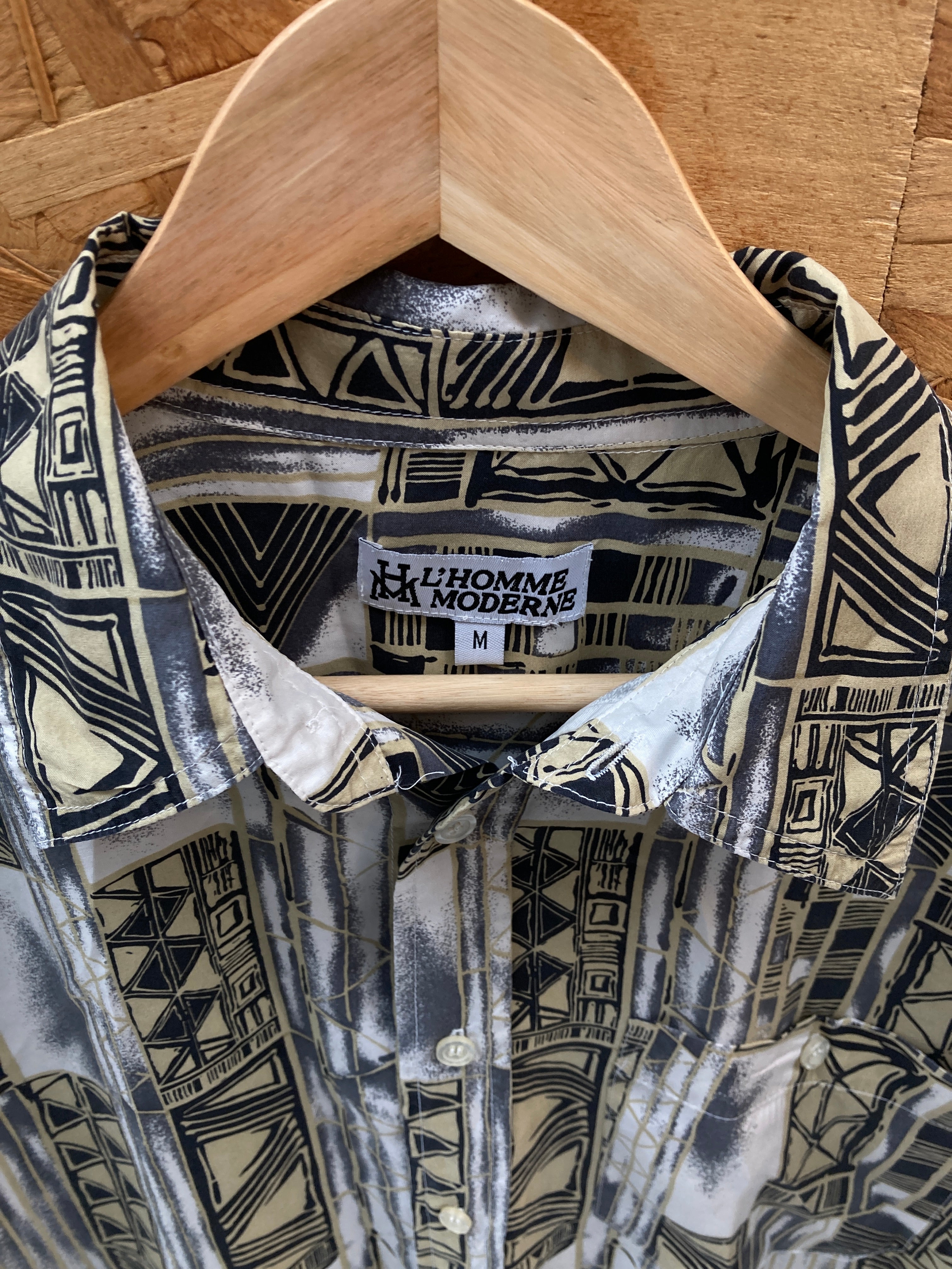 Vintage 90s beige grey abstract pattern short sleeve 100% silk shirt size medium
