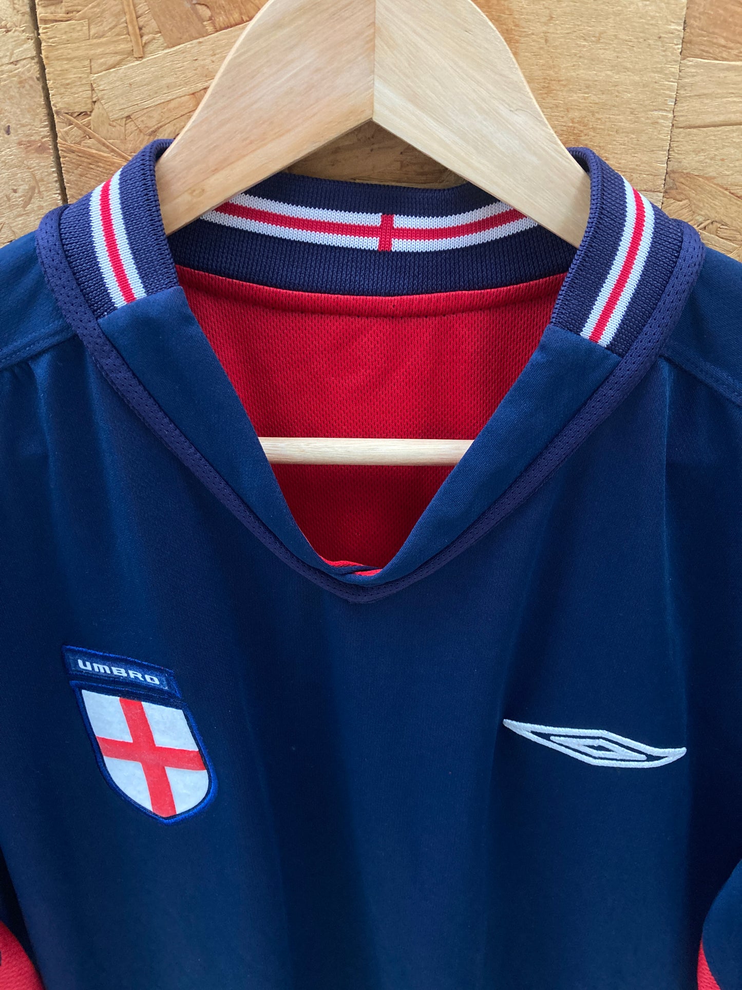 Vintage 16' England away kit muted low key navy red football size XXL by Umbro