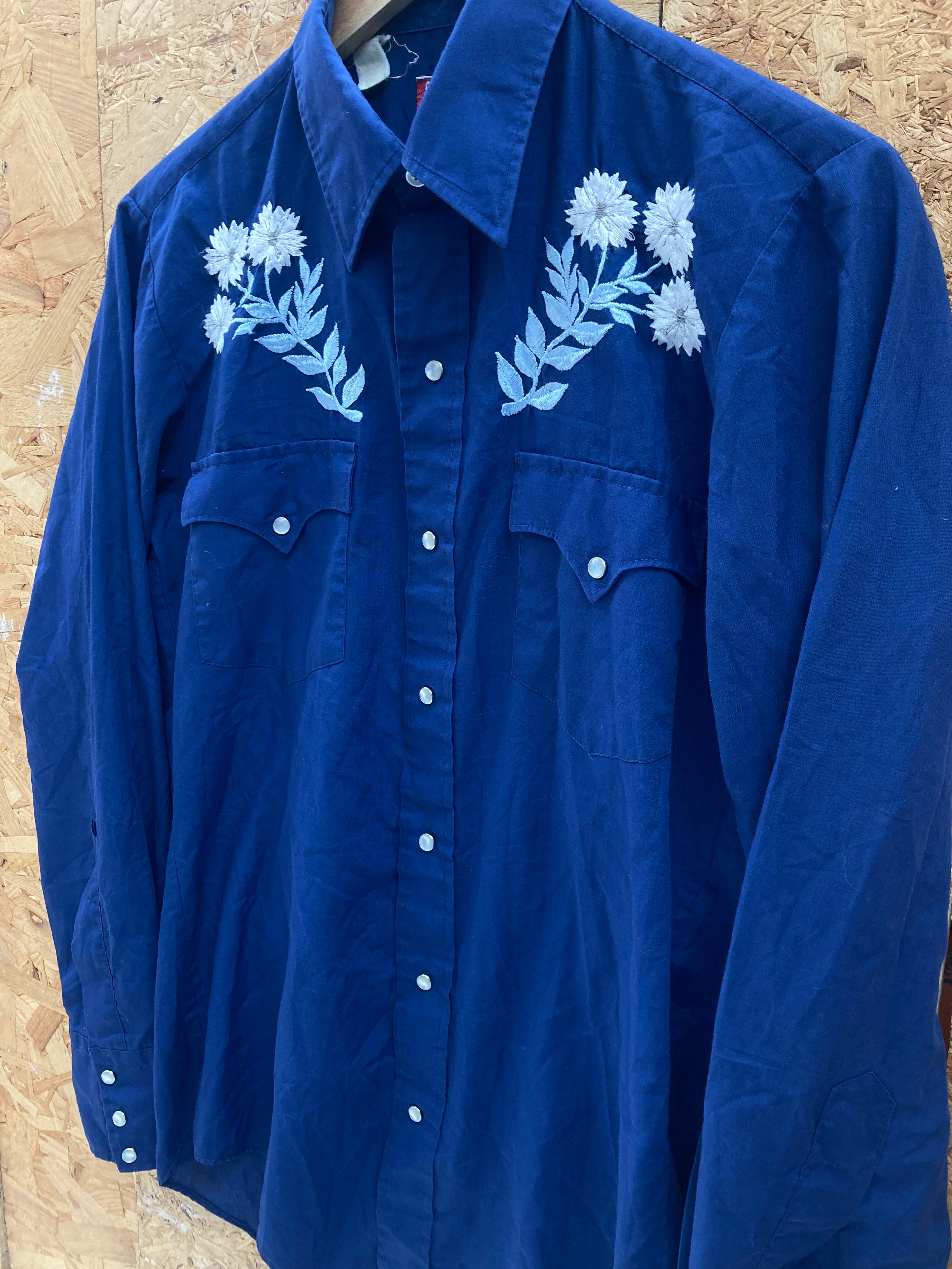Vintage 90s blue embroidered flowers western cowboy ranch shirt size small