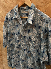 Vintage 90s light blue grey floral pattern Hawaiian shirt size XL by Munsingwear