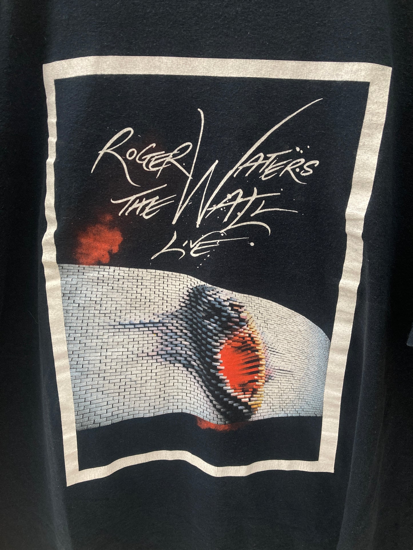 Vintage Y2K Roger Waters The Wall Live Pink Floyd souvenir t-shirt size XL