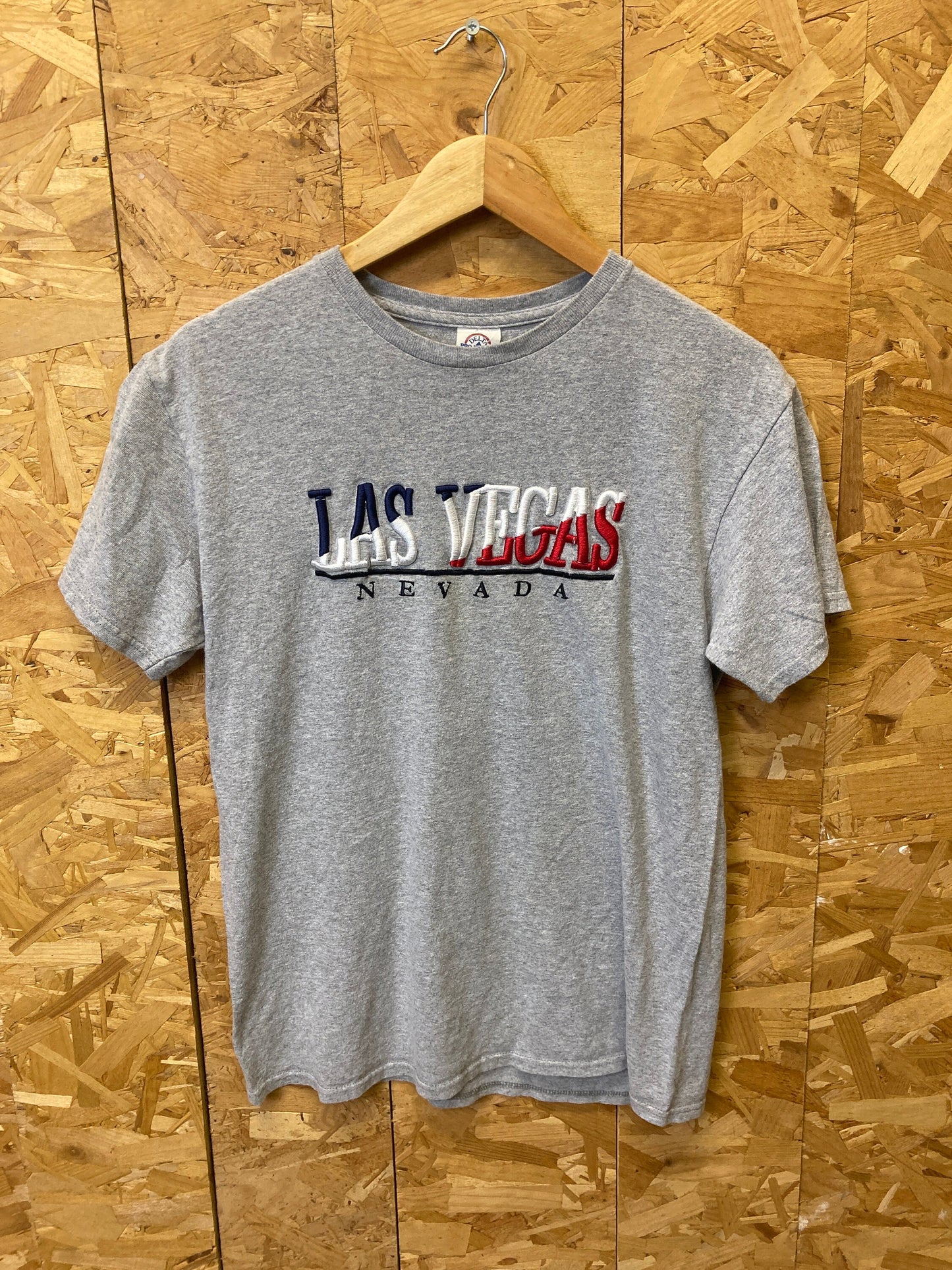 Vintage 90s grey Las Vegas Nevada chunky embroidered spell out USA t-shirt size medium