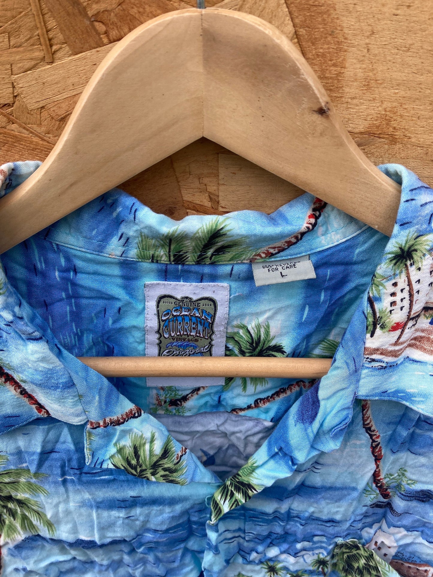 Vintage 90s mens light blue tropical island print Hawaiian eccentric statement quirky party festival