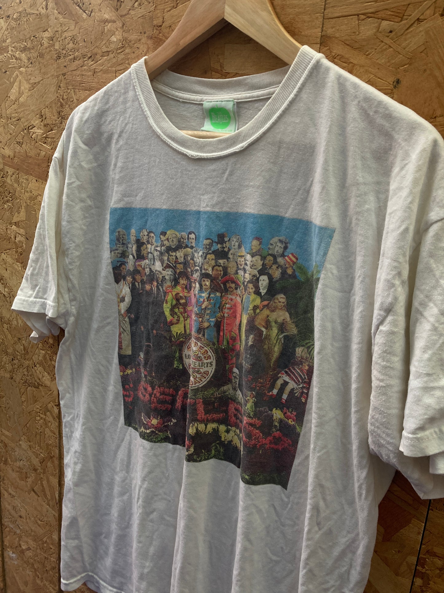 Vintage 90s Sgt Peppers lonely hearts club print souvenir t-shirt size large