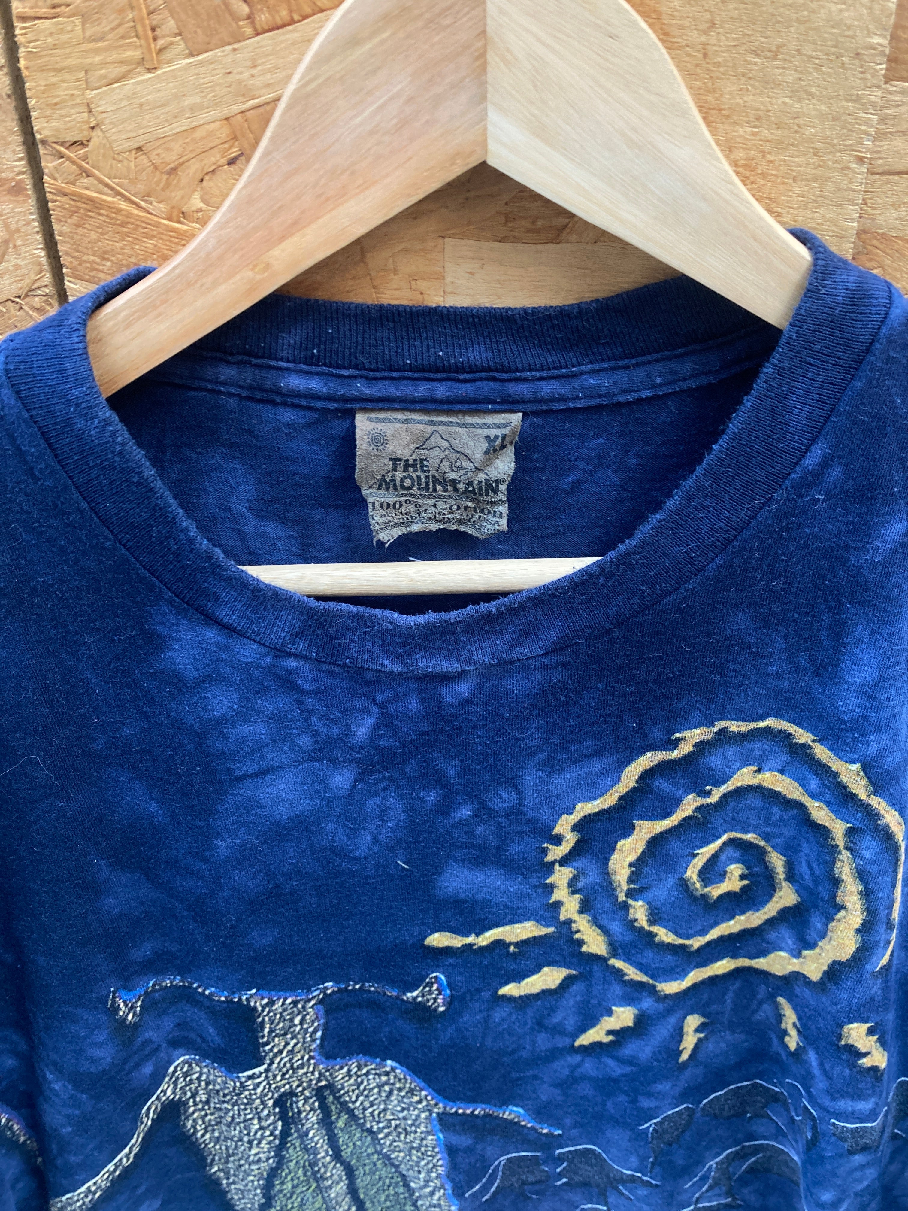 Vintage 90 The Mountain USA blue tie dye cave man art print t-shirt size XL