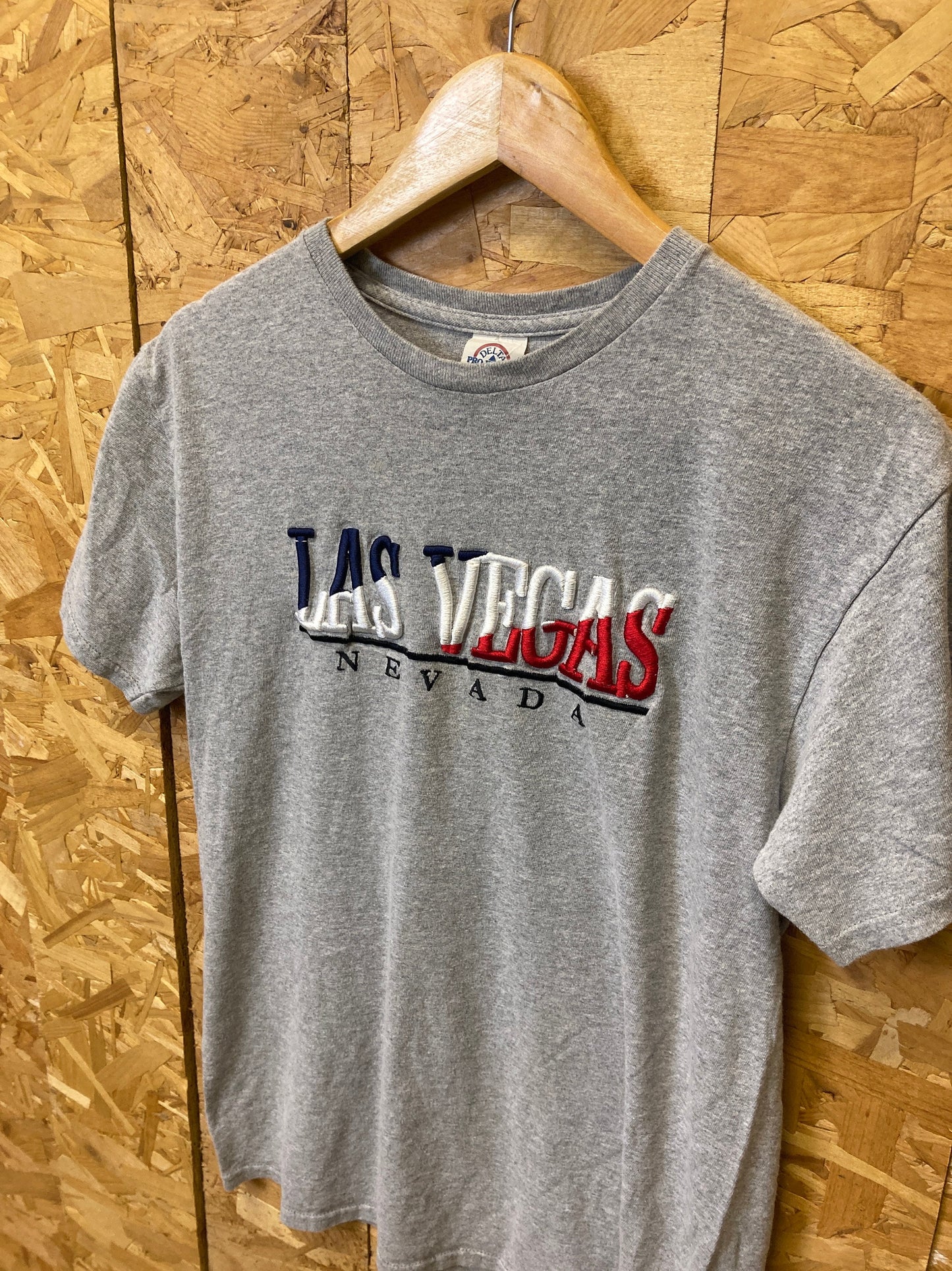 Vintage 90s grey Las Vegas Nevada chunky embroidered spell out USA t-shirt size medium