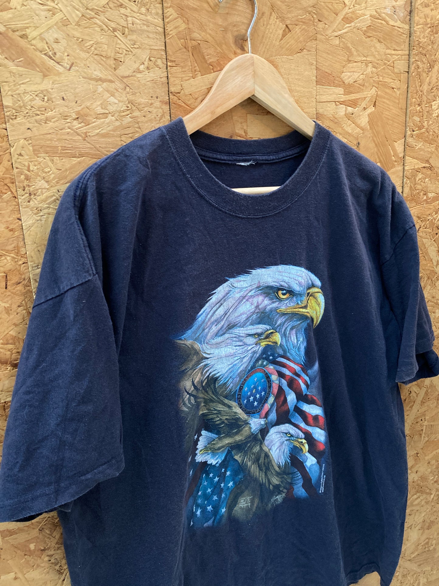 Vintage 90s navy blue American flag and eagles patriotic graphic t-shirt size XL