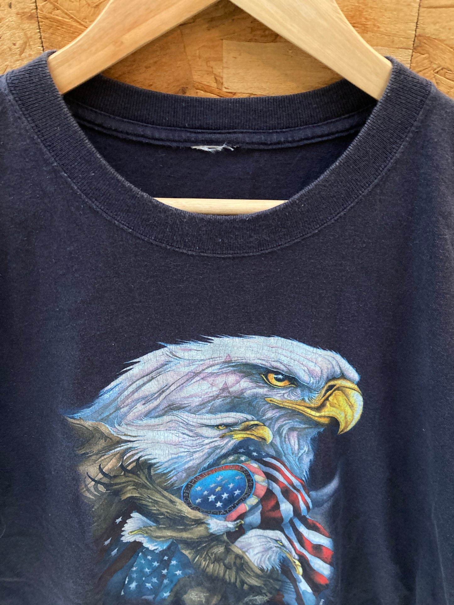 Vintage 90s navy blue American flag and eagles patriotic graphic t-shirt size XL