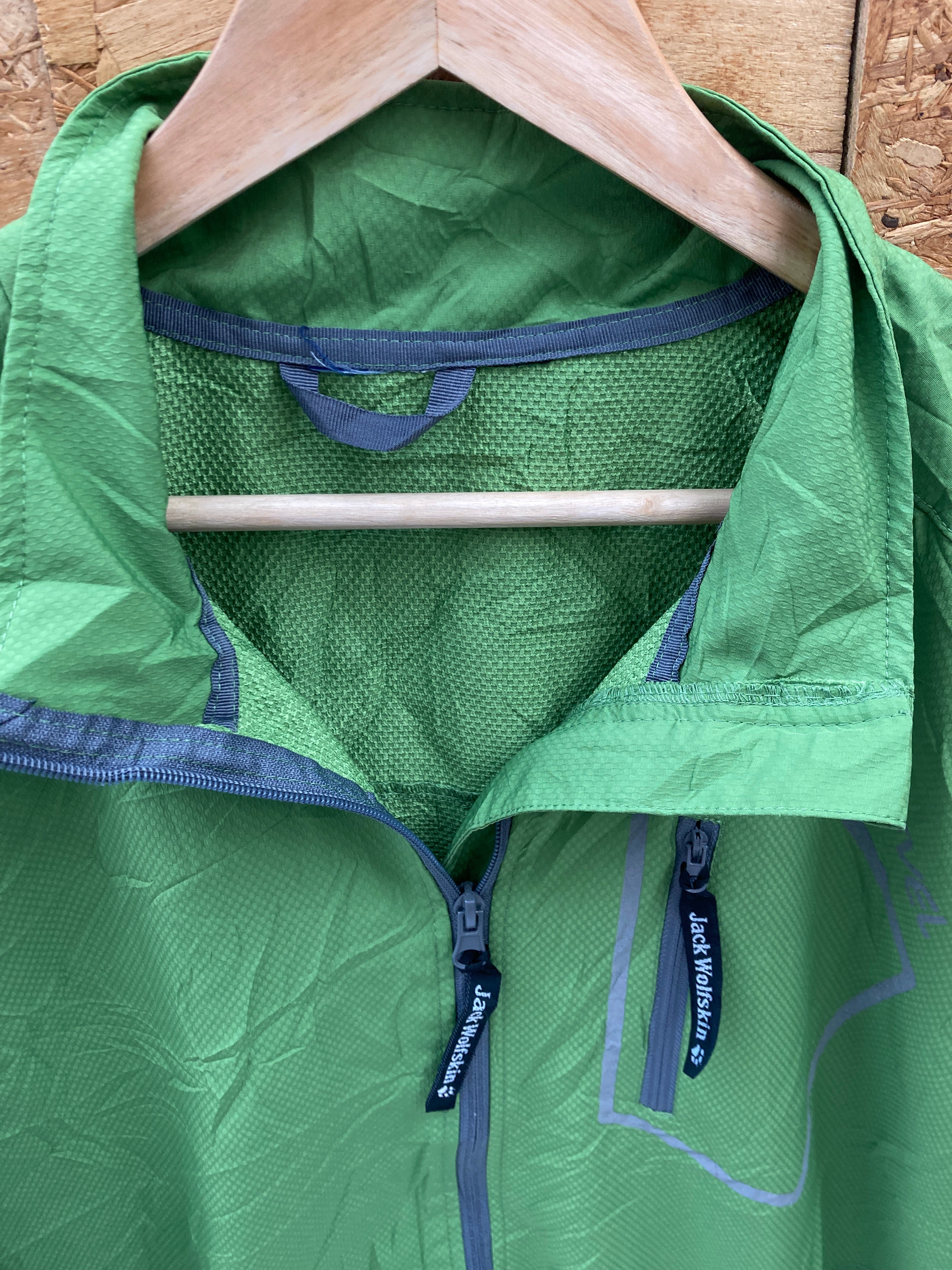 Vintage Y2K green waterproof technical rain jacket by Jack Wolfskin size XL