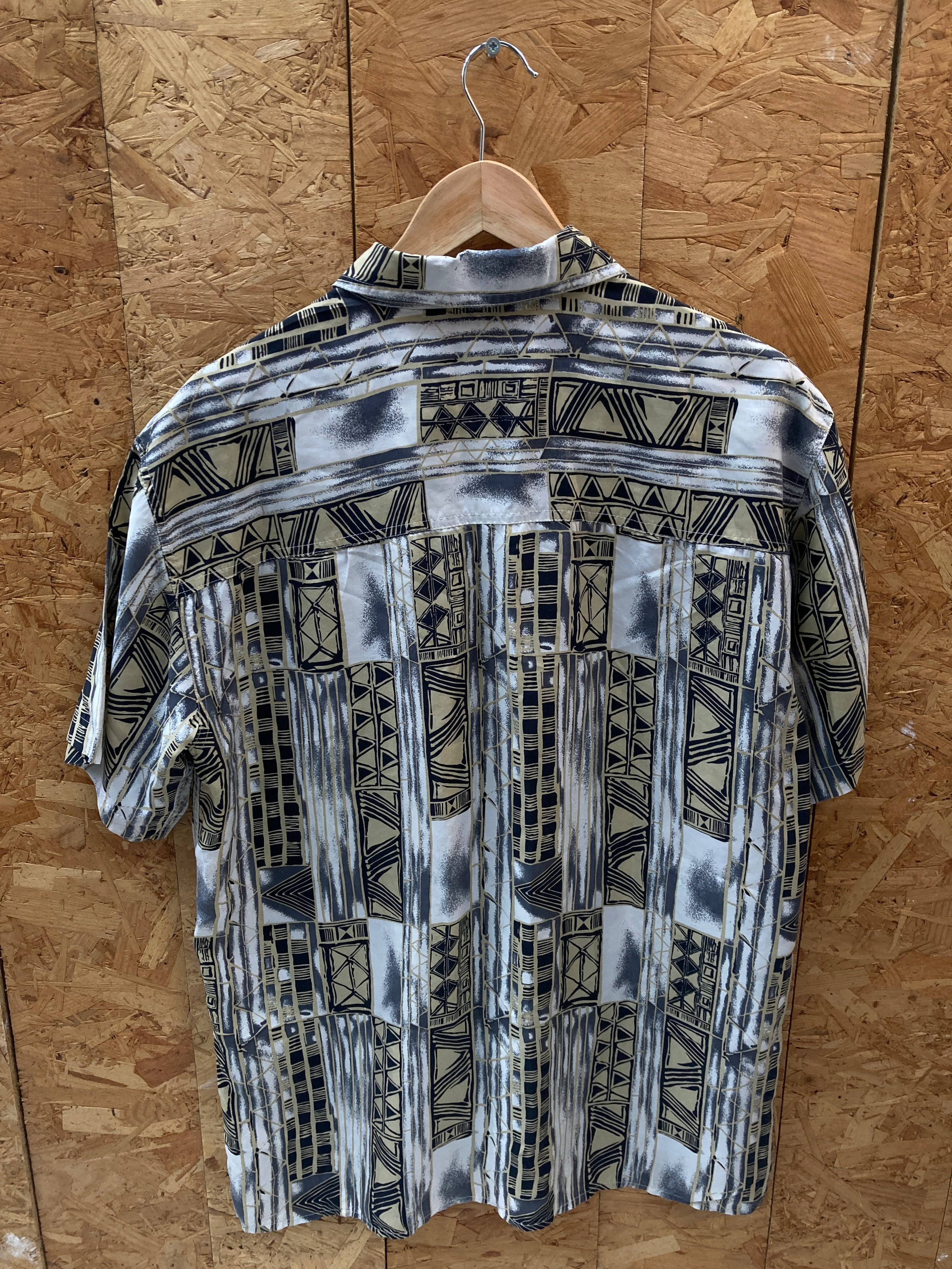 Vintage 90s beige grey abstract pattern short sleeve 100% silk shirt size medium