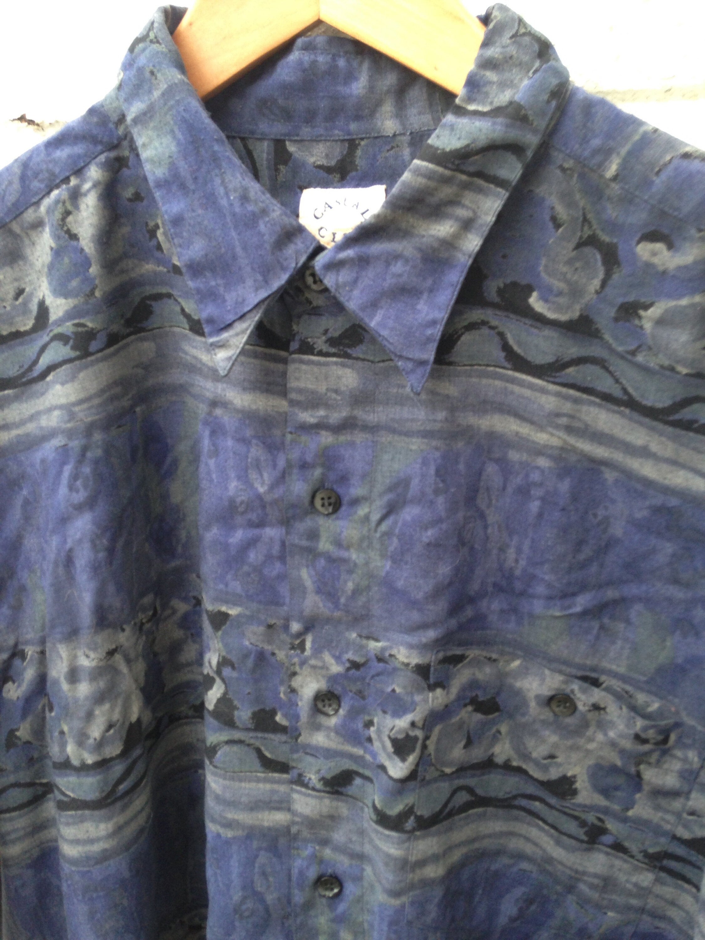 Vintage 90s navy blue black abstract waves crazy pattern short sleeve ugly shirt size large by Casua