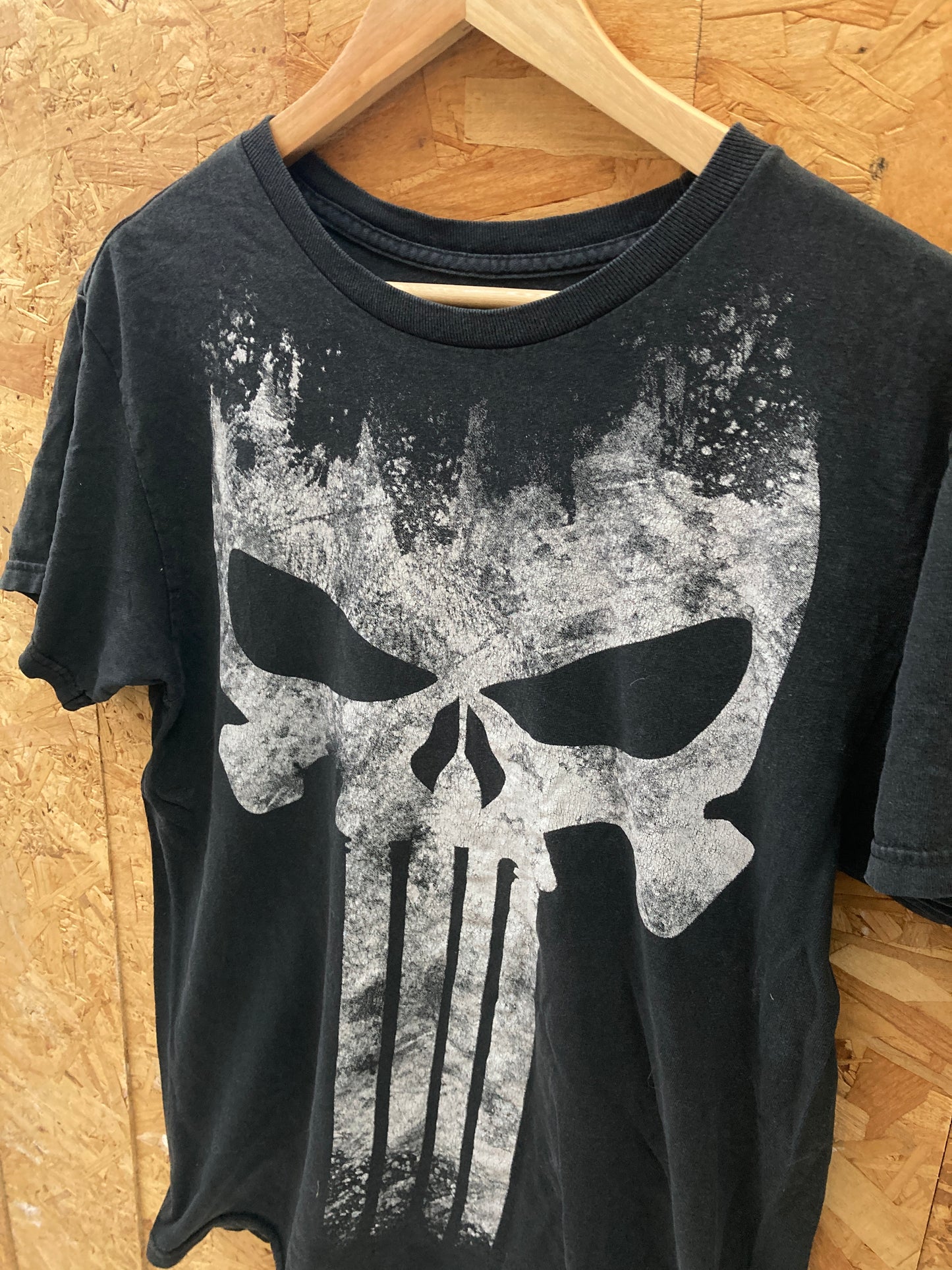 Vintage Y2K Marvel The Punisher skull cross black t-shirt size medium