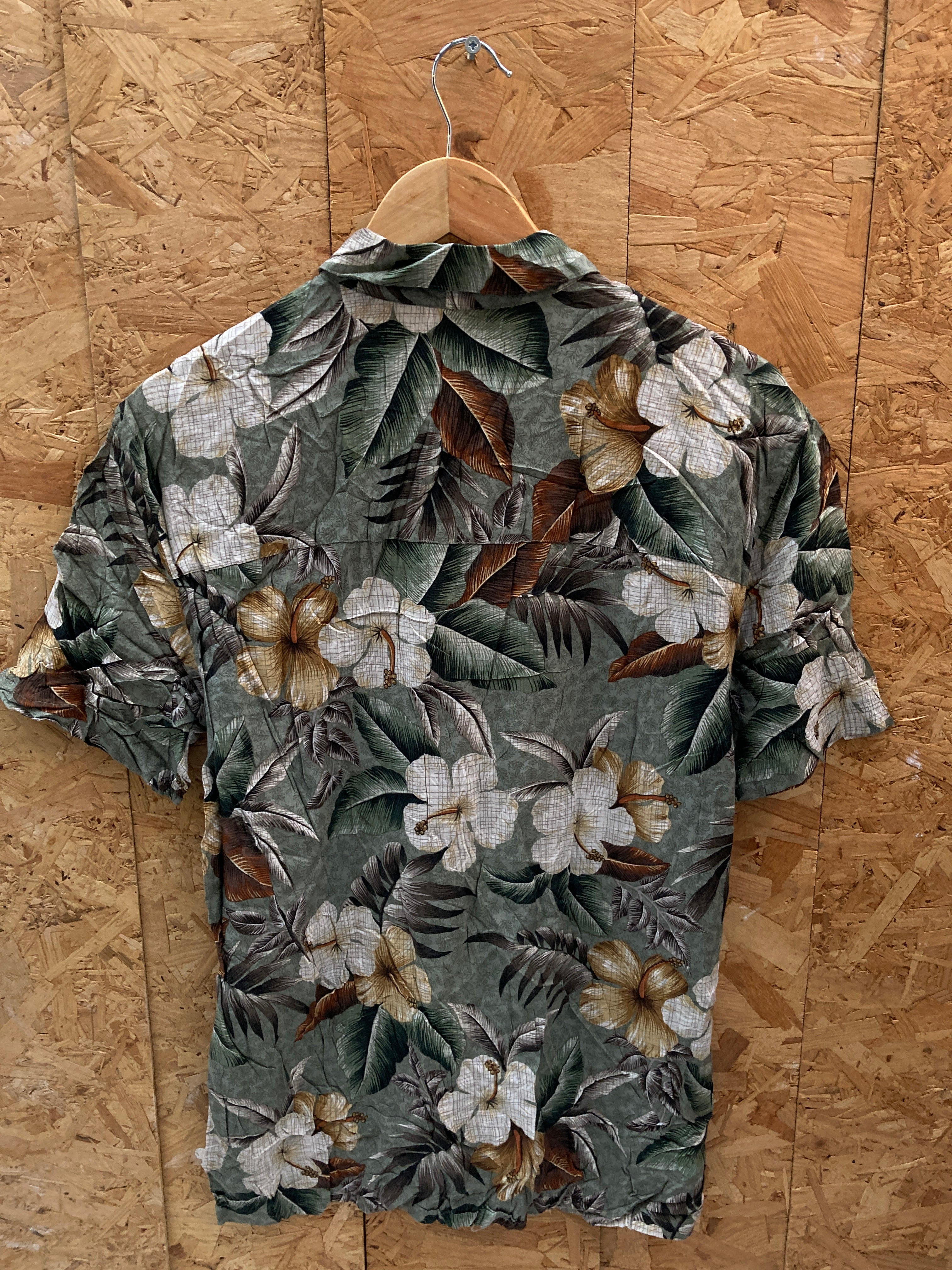 Vintage 90s rayon green brown beige floral pattern Hawaiian shirt size small
