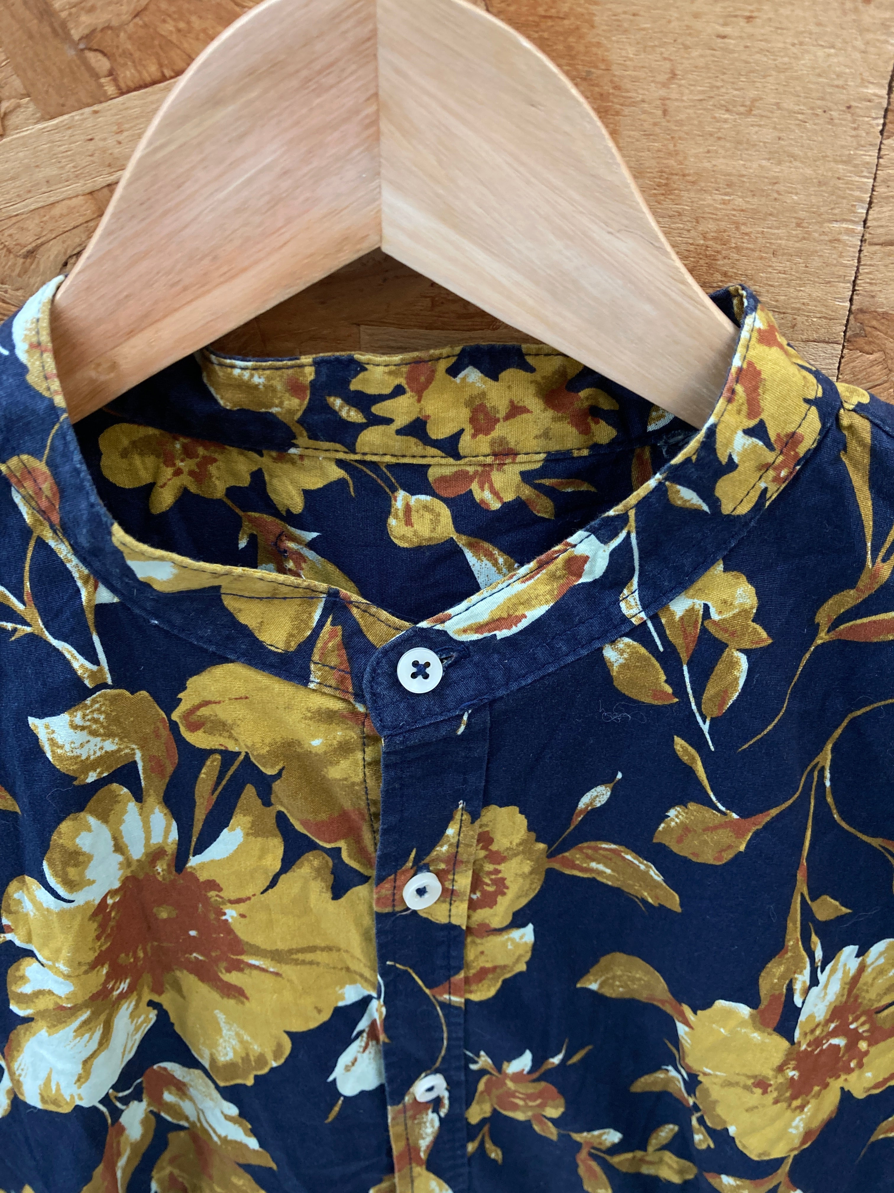 Vintage Y2K navy mustard floral pattern long sleeve mao collar shirt size medium