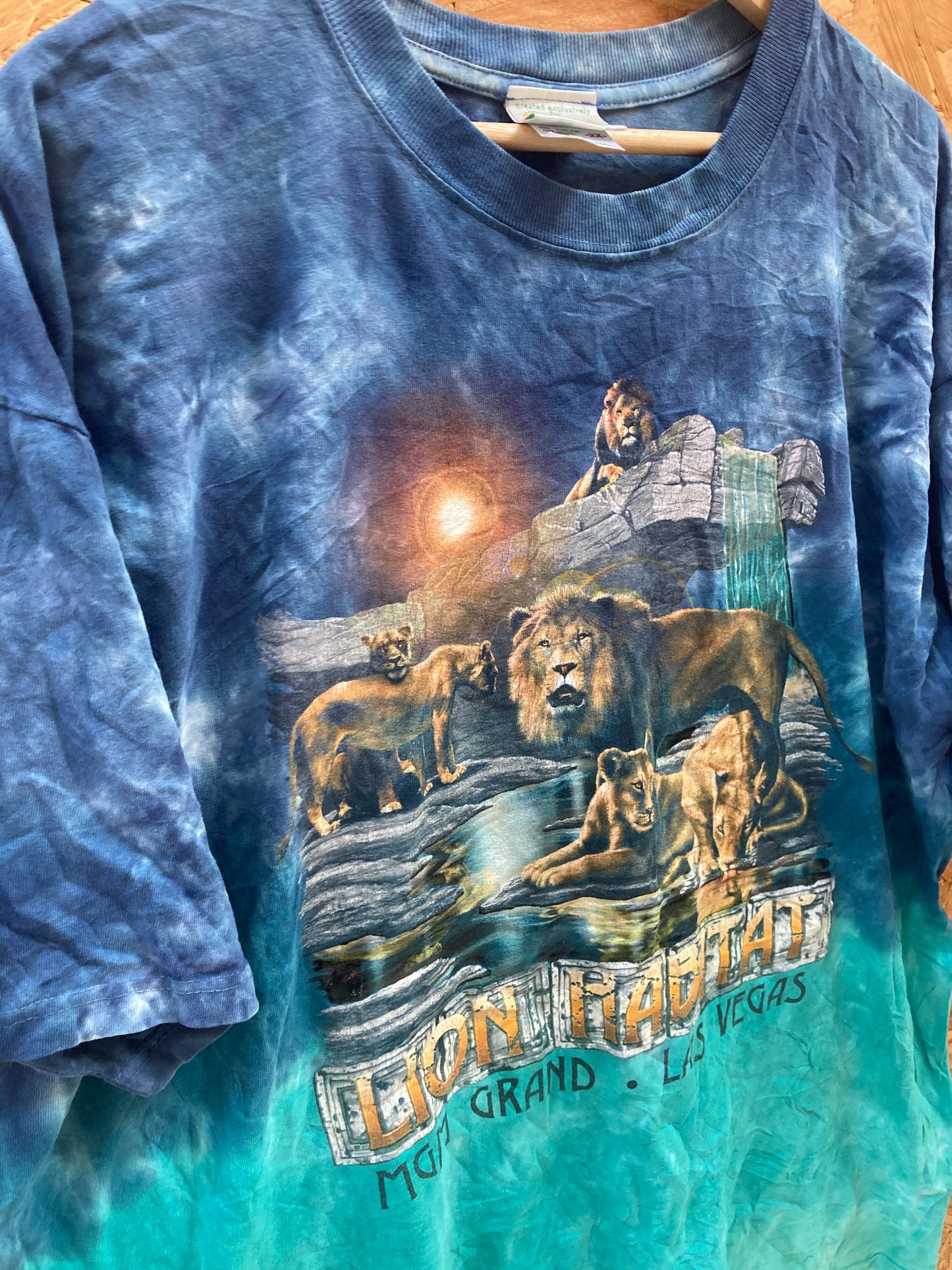 Vintage 90s Lion Habitat MGM Grand Casino USA souvenir blue  t-shirt size XXL