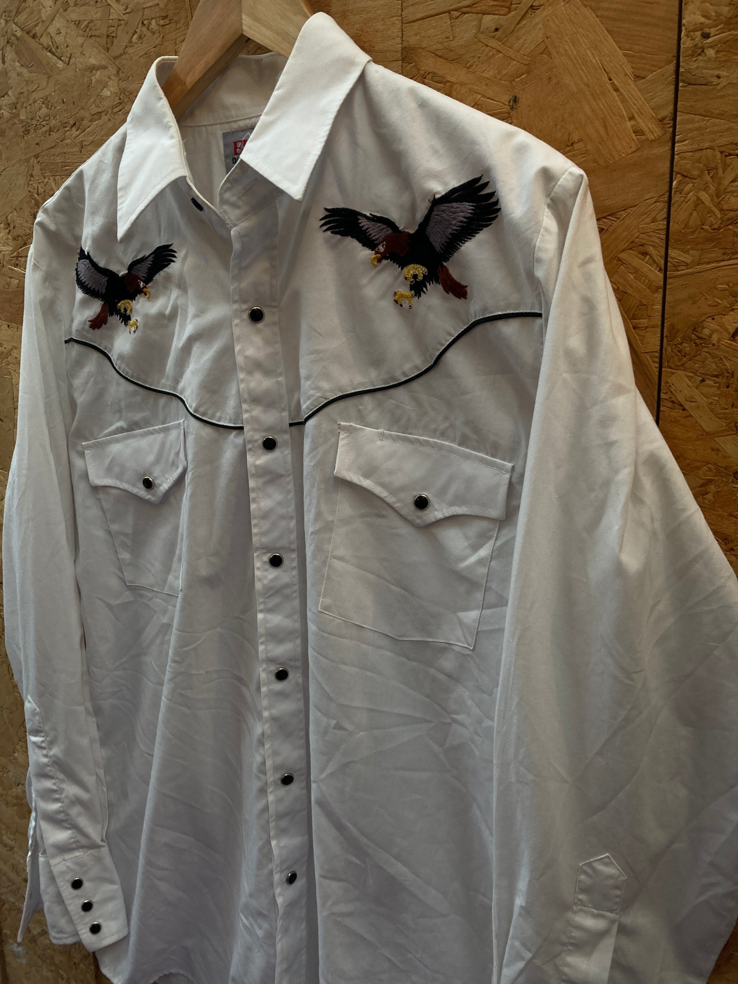 Vintage 90s white embroidered eagle western shirt size medium by Ely Diamond