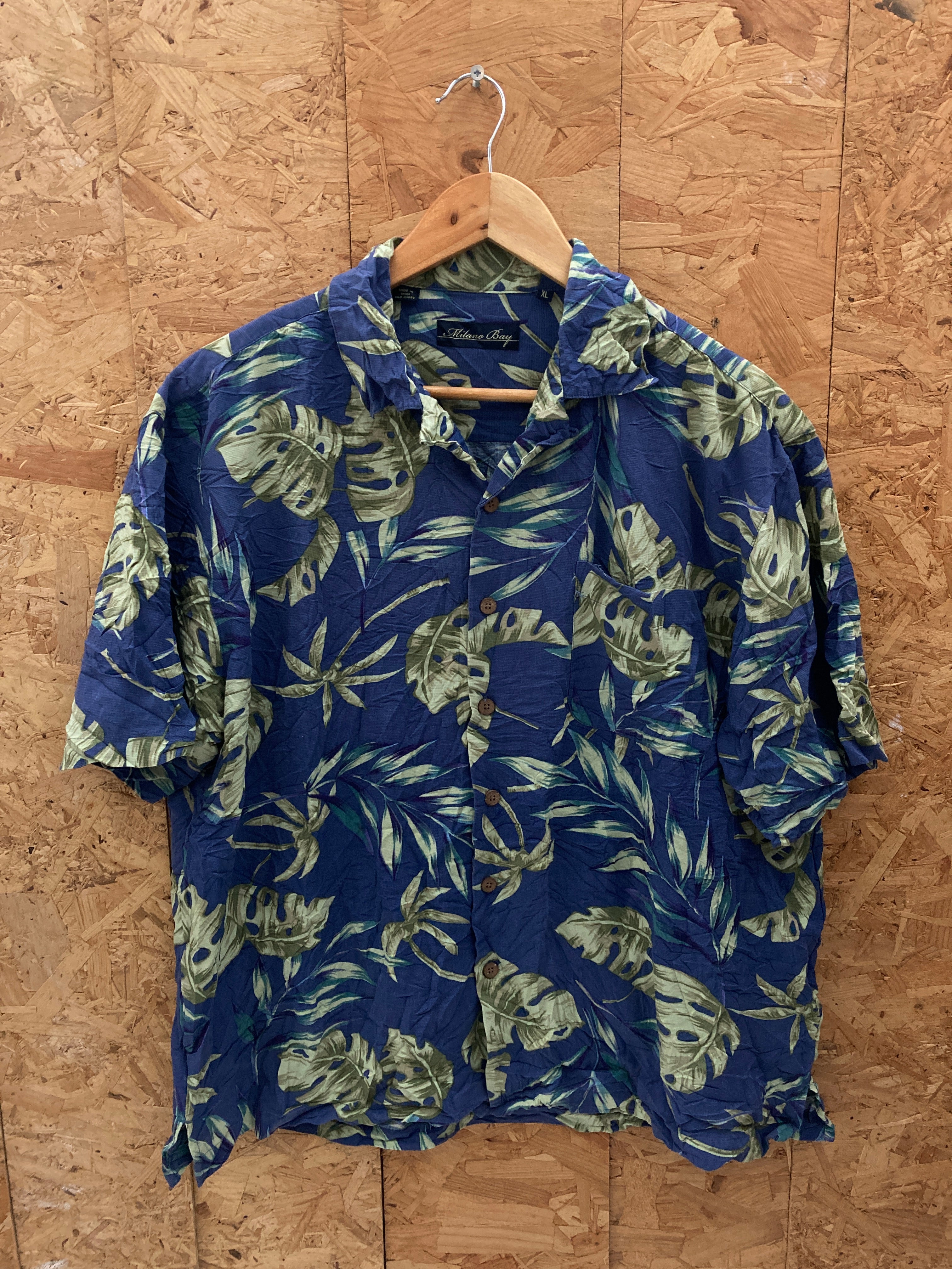 Vintage Y2K blue green hibiscus floral Hawaiian shirt size XL by Milano Bay