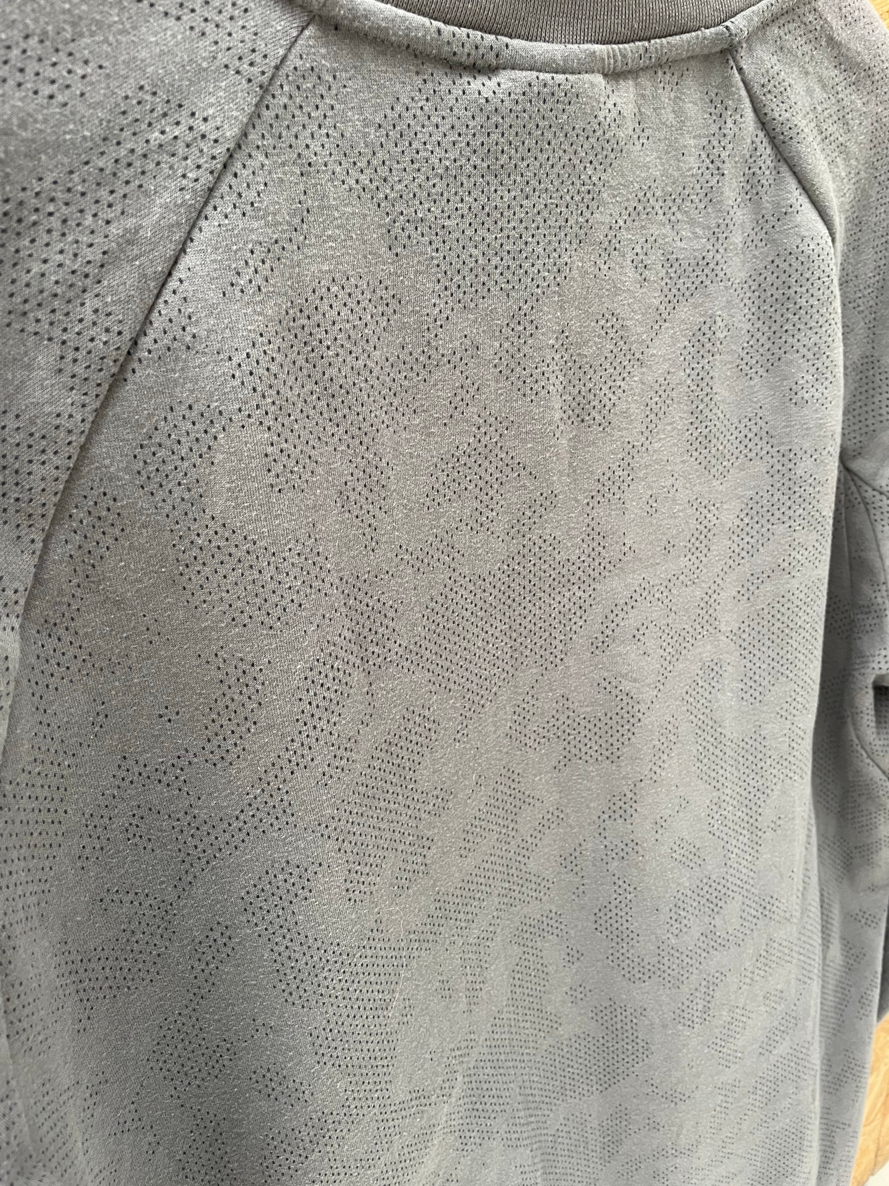 Vintage Umbro Men's Large Gray Minimal Style Muted Zip-Up Track Jacket