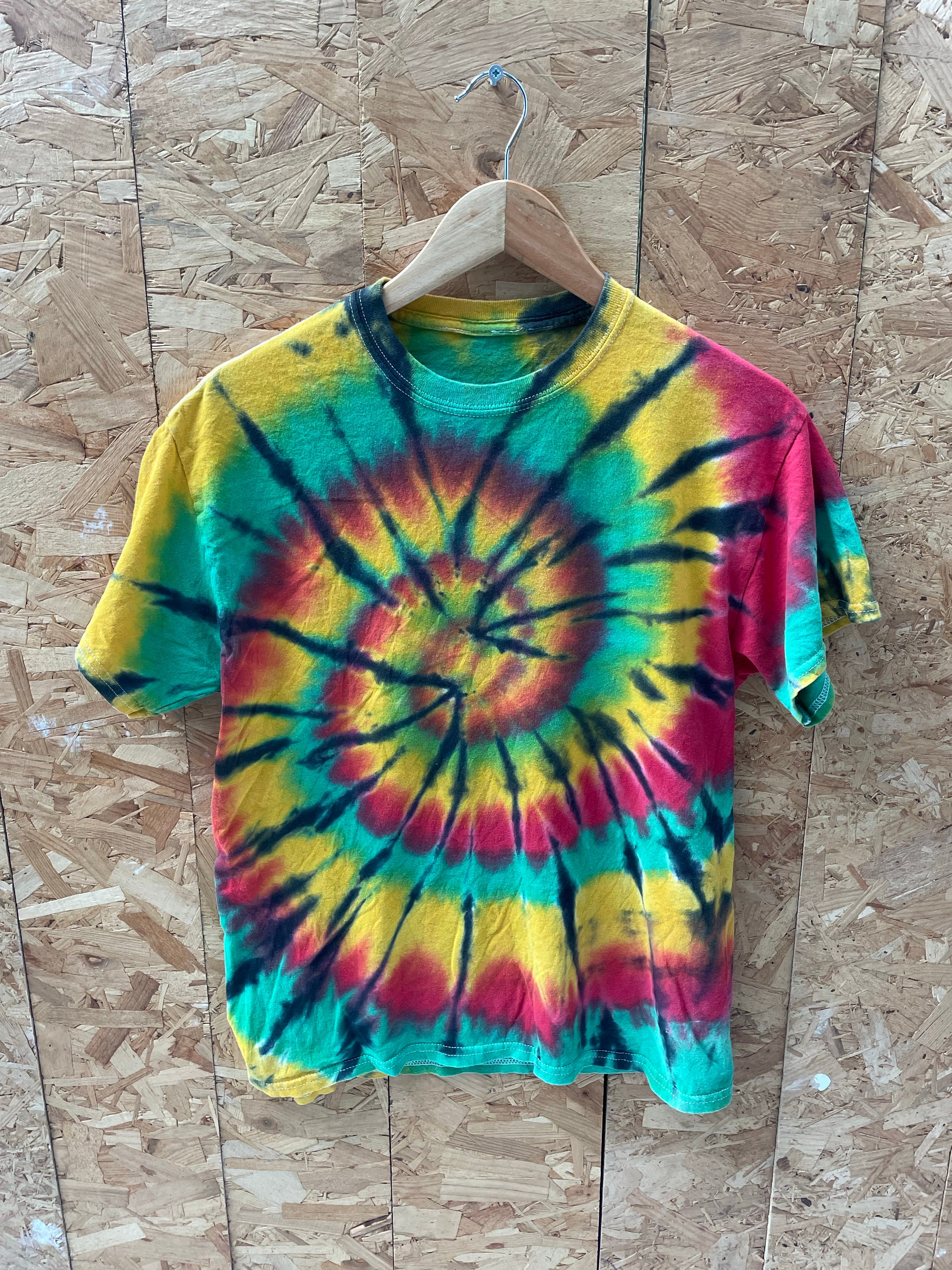 Tie Dye T-Shirt Red Green Yellow Black Spiral Multicolor Shirt Size Medium