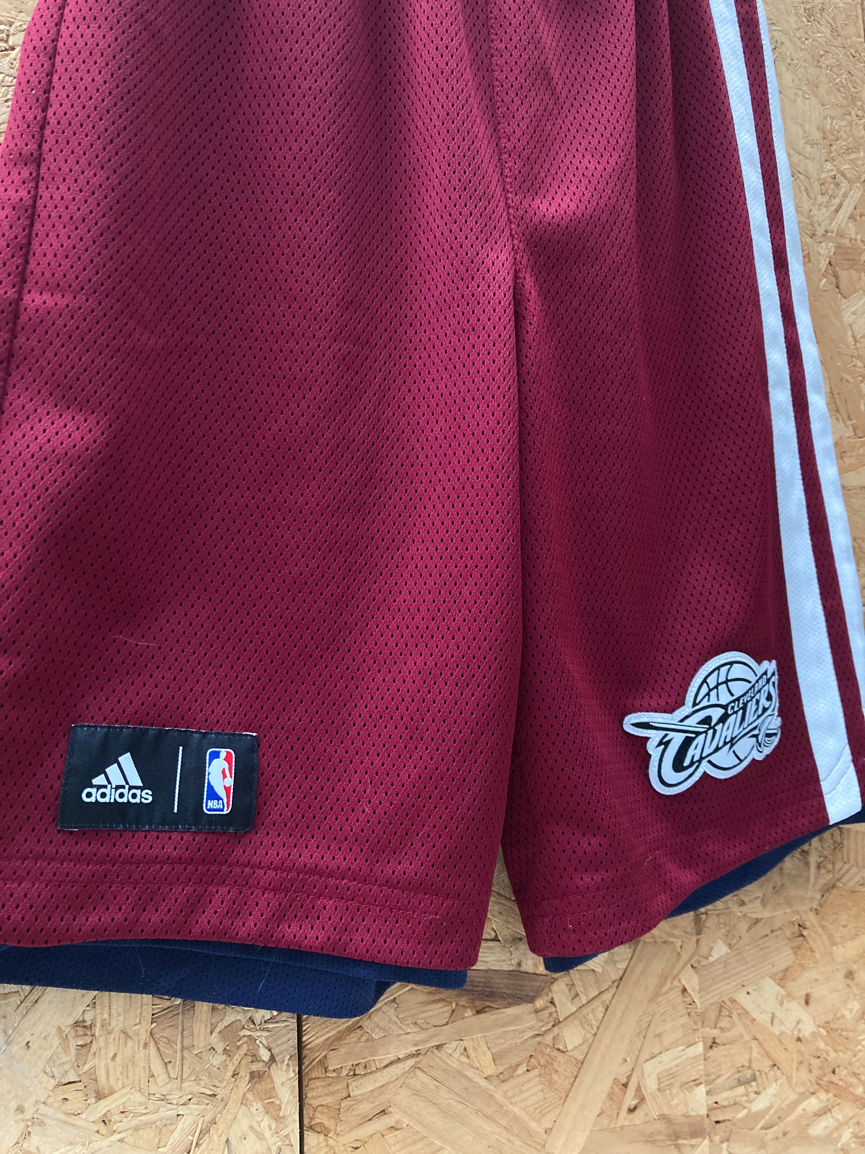 Vintage Y2K Cleveland Cavaliers NBA basketball  shorts size XS by Adidas