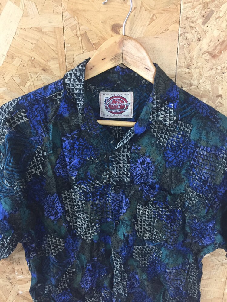 Vintage 90s green blue purple abstract crazy print soft rayon retro party short sleeve shirt size me