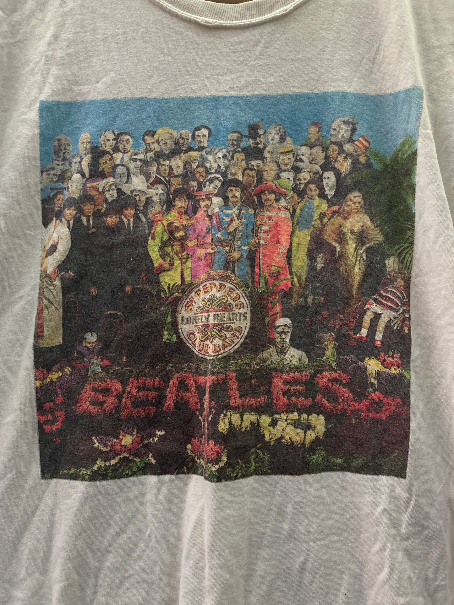 Vintage 90s Sgt Peppers lonely hearts club print souvenir t-shirt size large