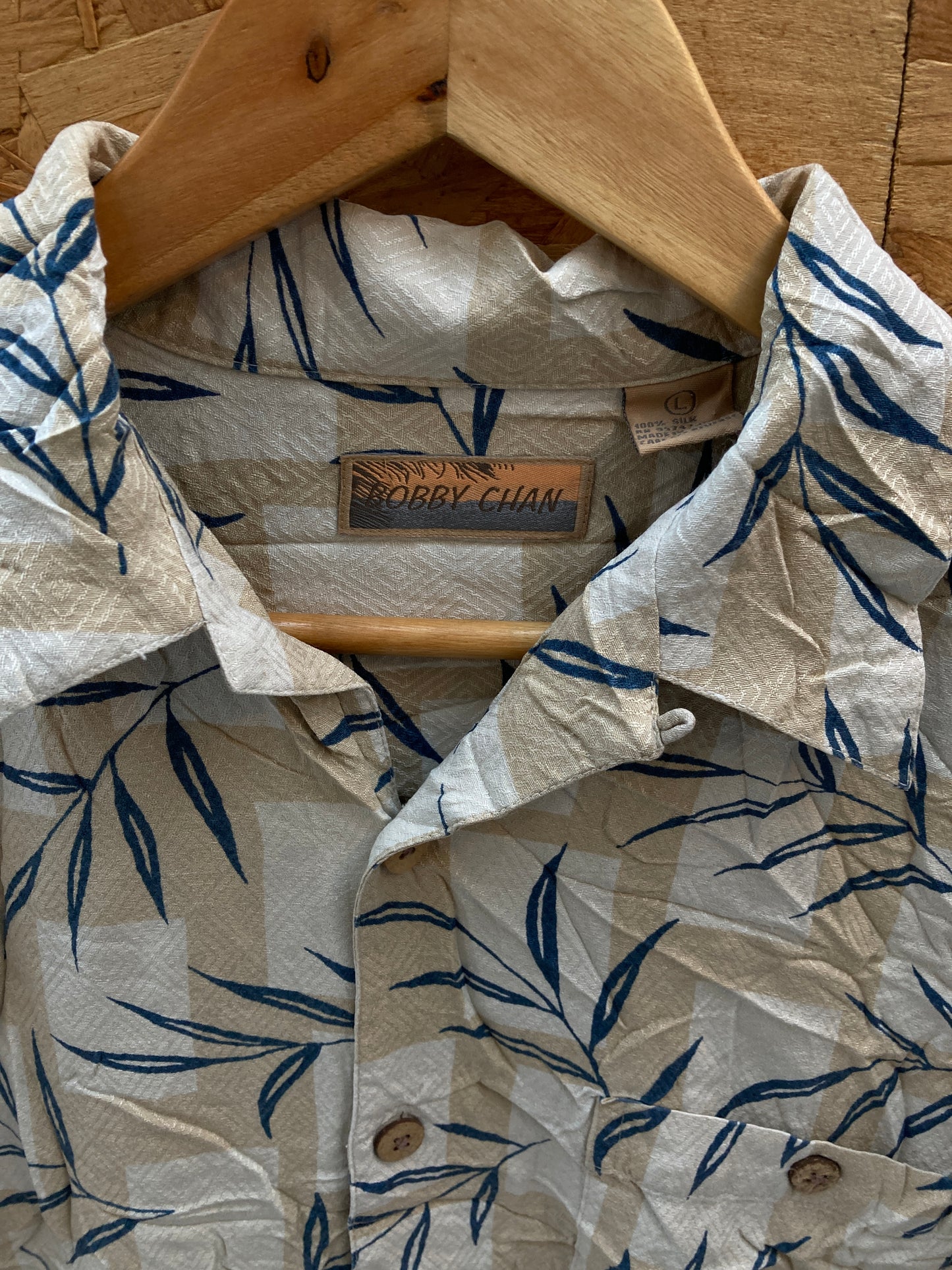Vintage 90s 100% silk beige grey bamboo pattern Hawaiian shirt size large