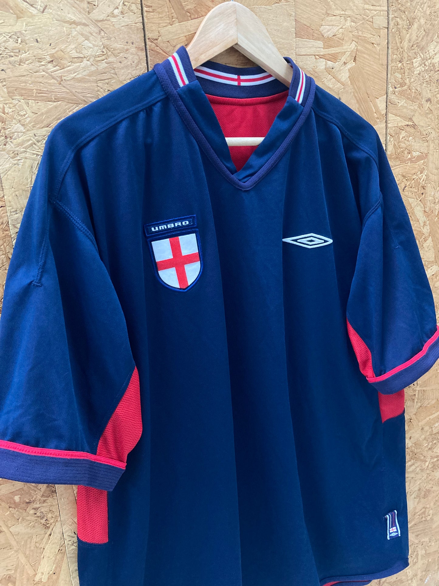 Vintage 16' England away kit muted low key navy red football size XXL by Umbro