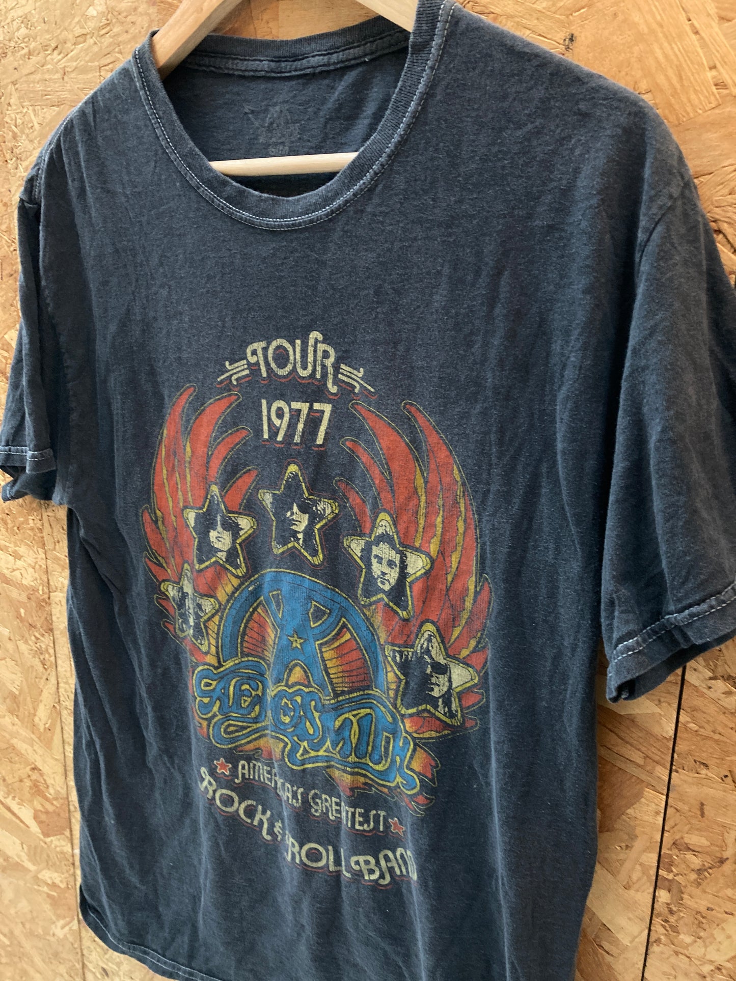 Aerosmith faded thrashed vintage t-shirt size medium