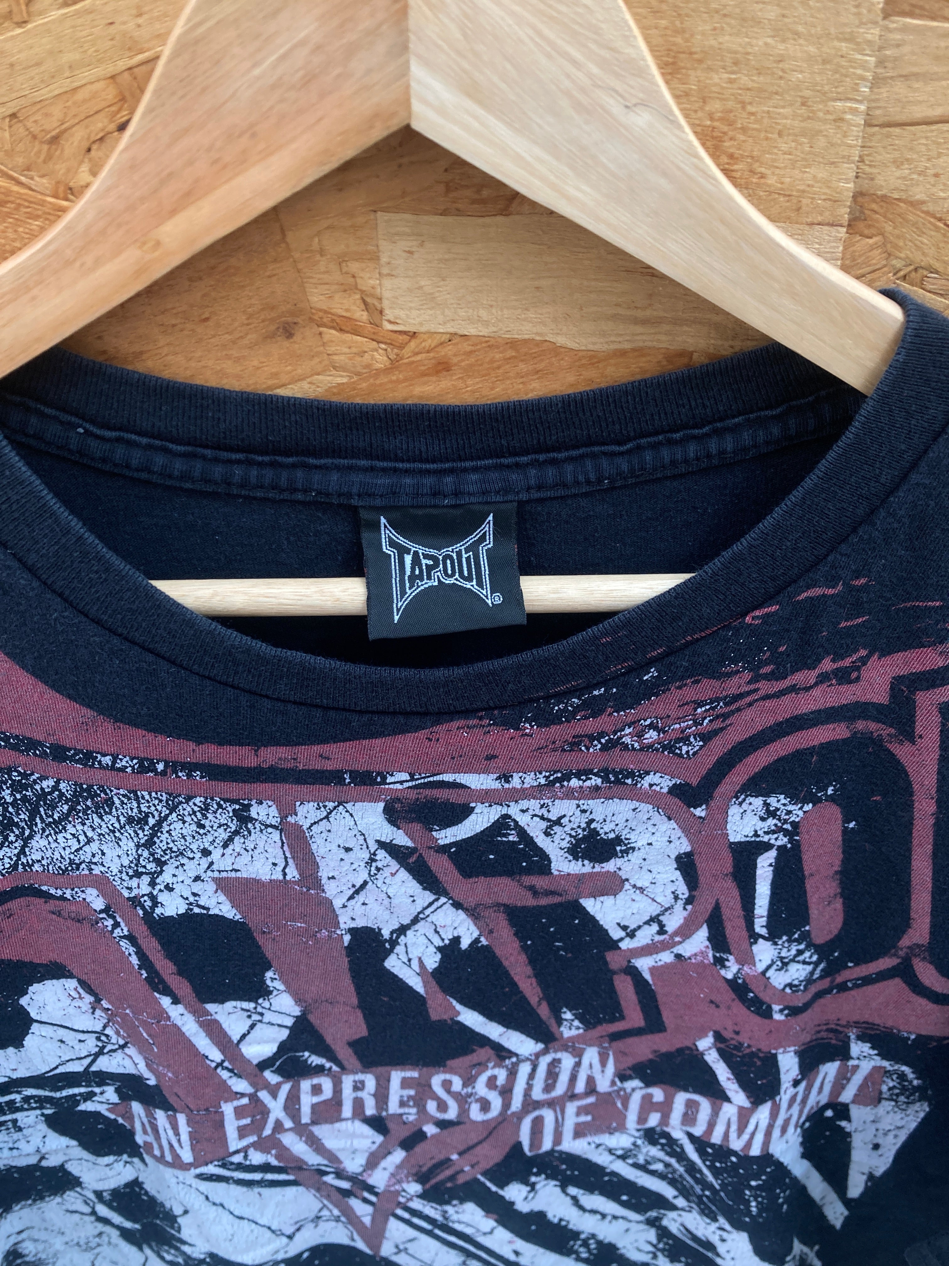 Vintage Y2K Tapout Expression of combat red & white print black t-shirt size XL