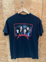 Vintage Metallica band group photo black & red rock t-shirt size medium