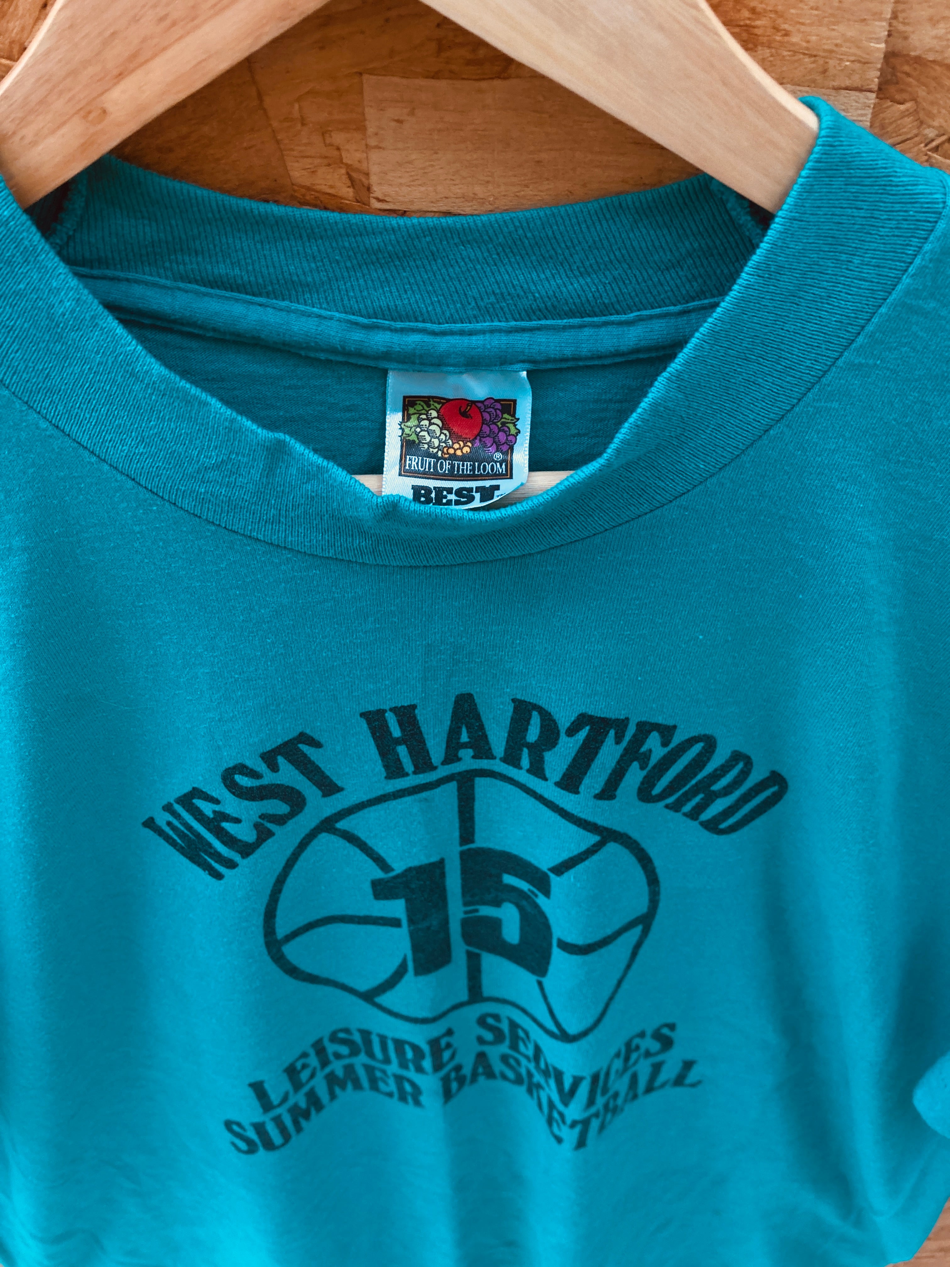 Vintage 90s West Hartford basketball souvenir single stitch t-shirt size large