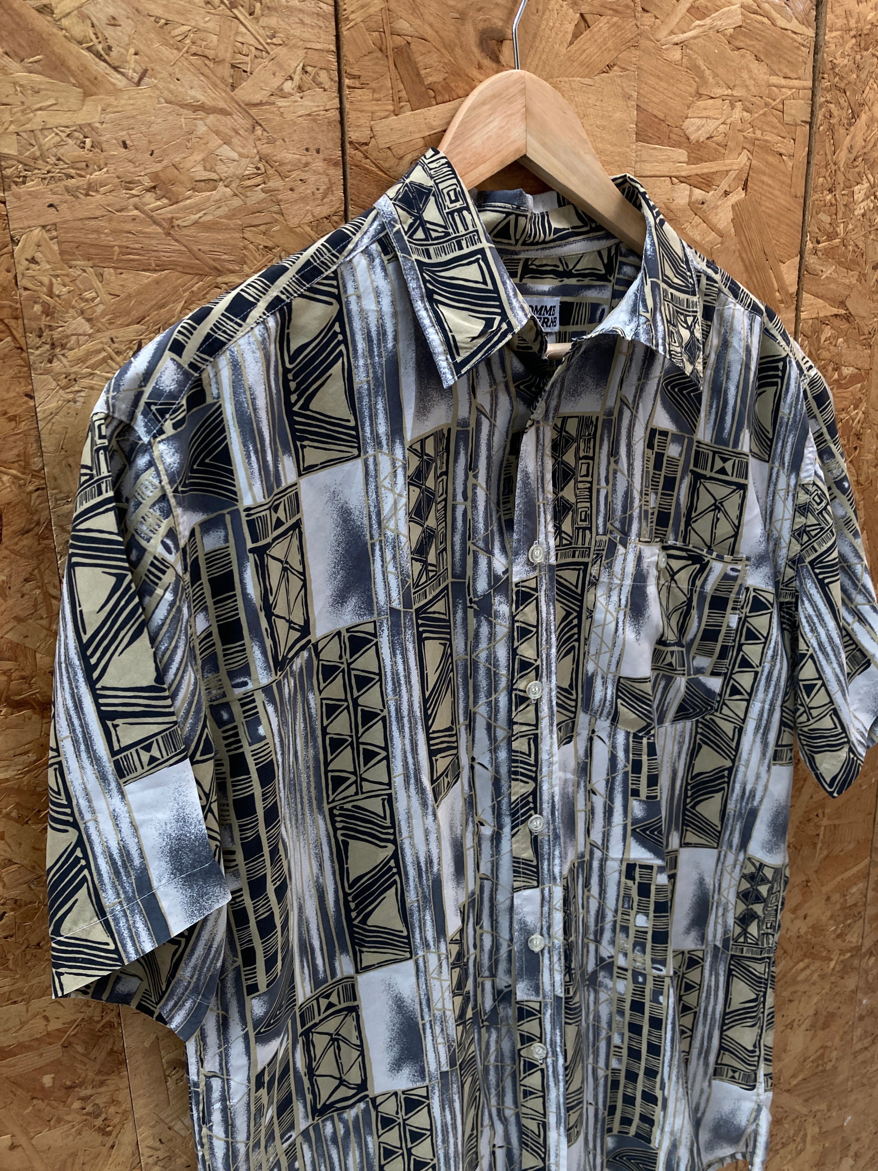 Vintage 90s beige grey abstract pattern short sleeve 100% silk shirt size medium
