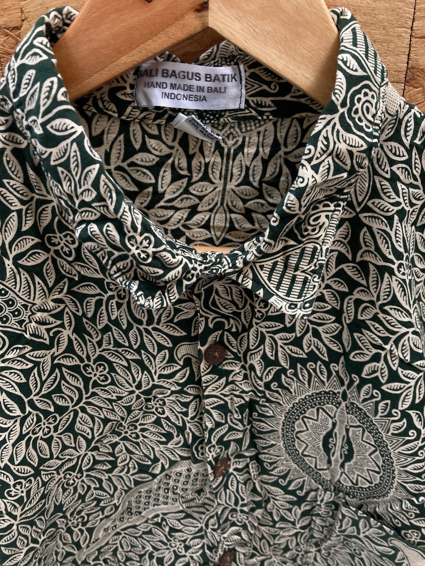 Vintage 90s olive batik paisley block print pattern cotton shirt size medium