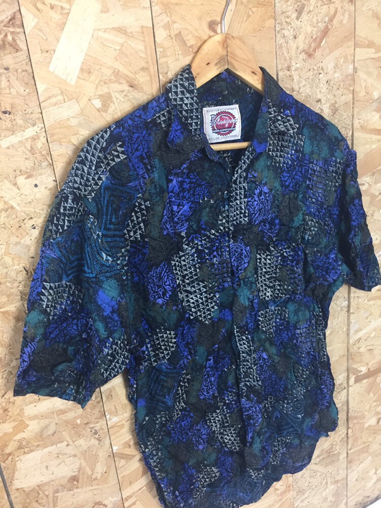 Vintage 90s green blue purple abstract crazy print soft rayon retro party short sleeve shirt size me