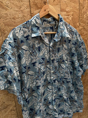 Vintage 90s light blue grey floral pattern Hawaiian shirt size XL by Munsingwear
