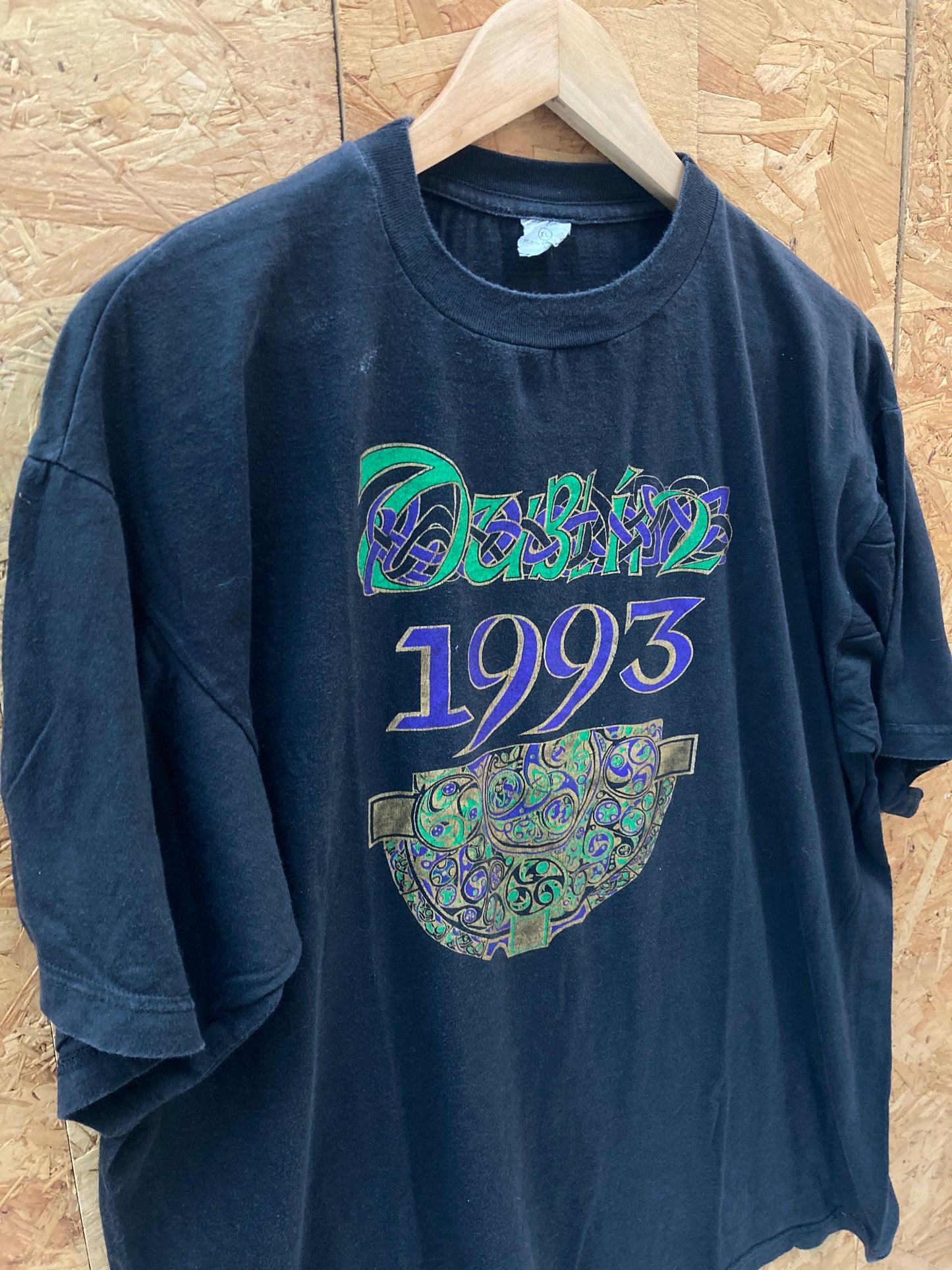 Vintage 93 Dublin Celtic folk art souvenir black green purple t-shirt size XL