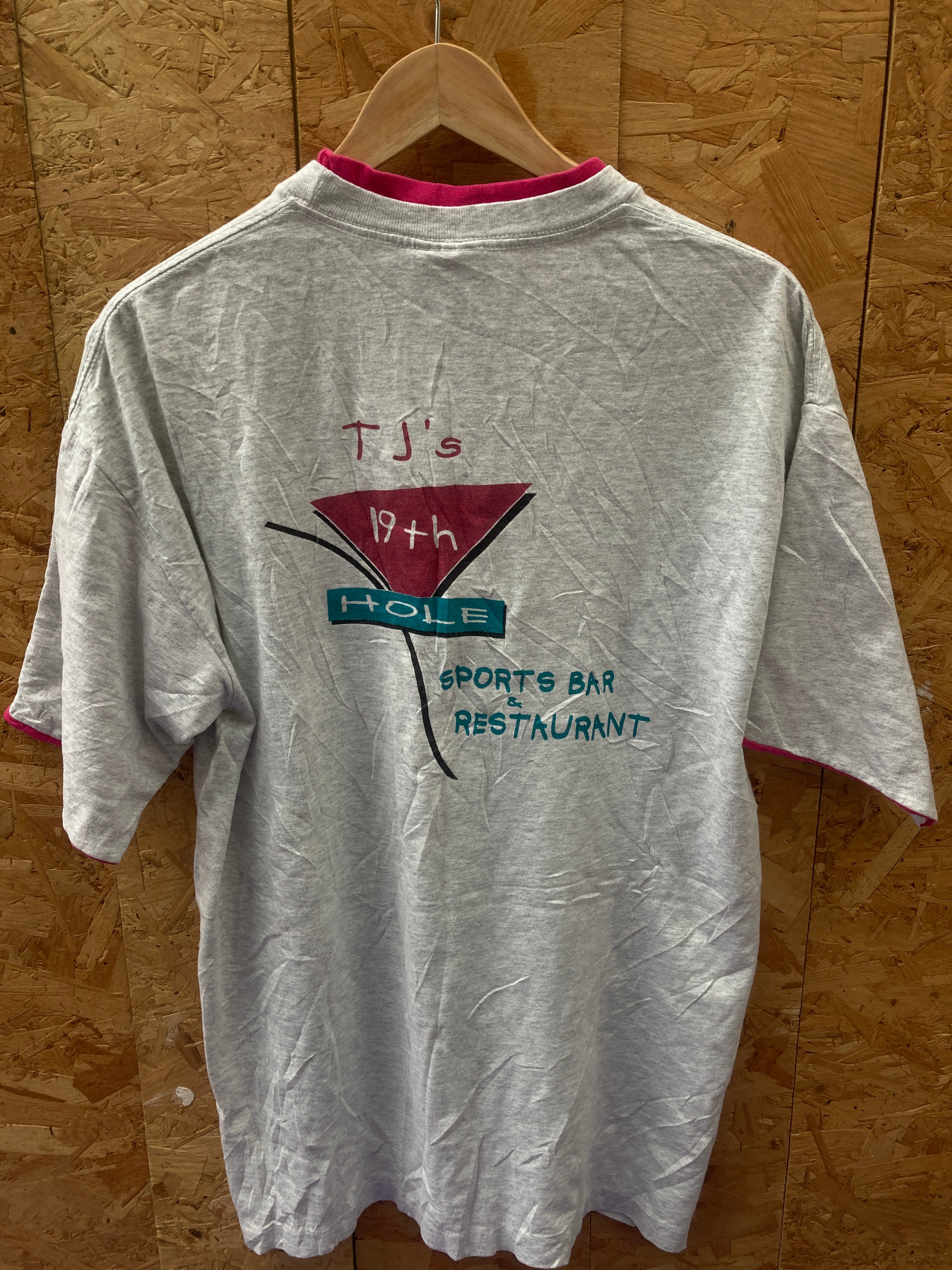 Vintage 90s TJ's 19th Hole sports bar souvenir single stitch t-shirt size XL
